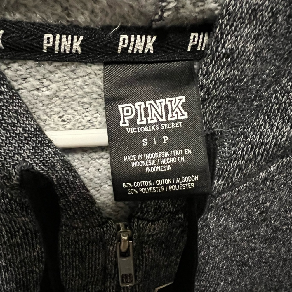 Zip up - Picture 2 of 3